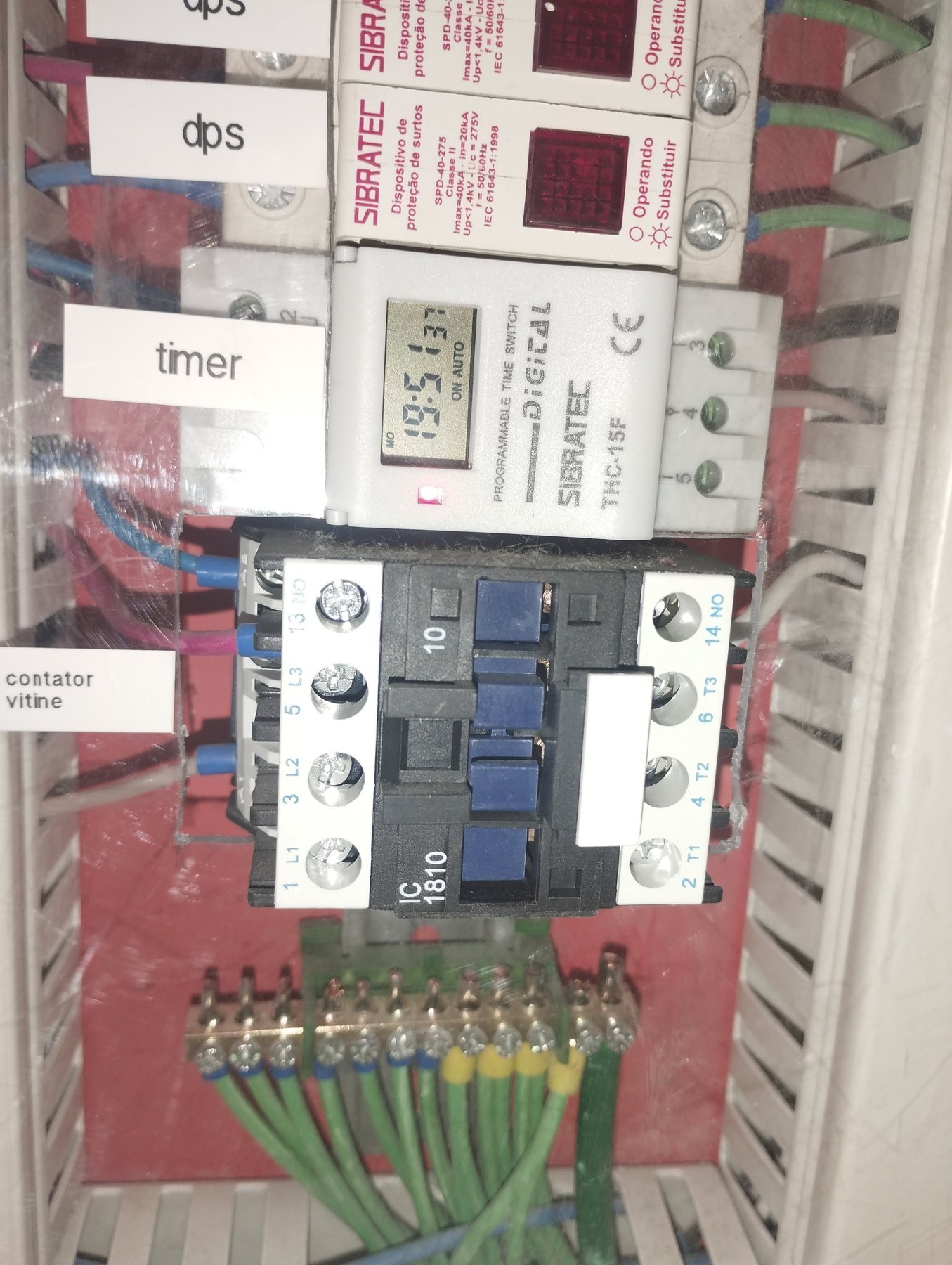 Painel com contator e temporizador